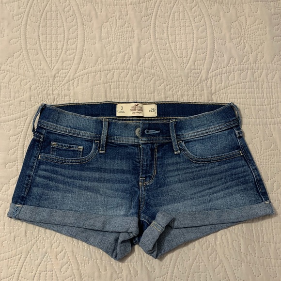 Hollister Shorts, NWOT size 3 or waist 26 - Picture 1 of 2